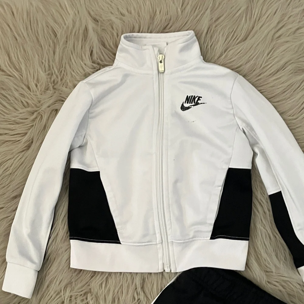 NIKE Baby Boy White/ Black Athletic Jacket and Bottom Set | 2T